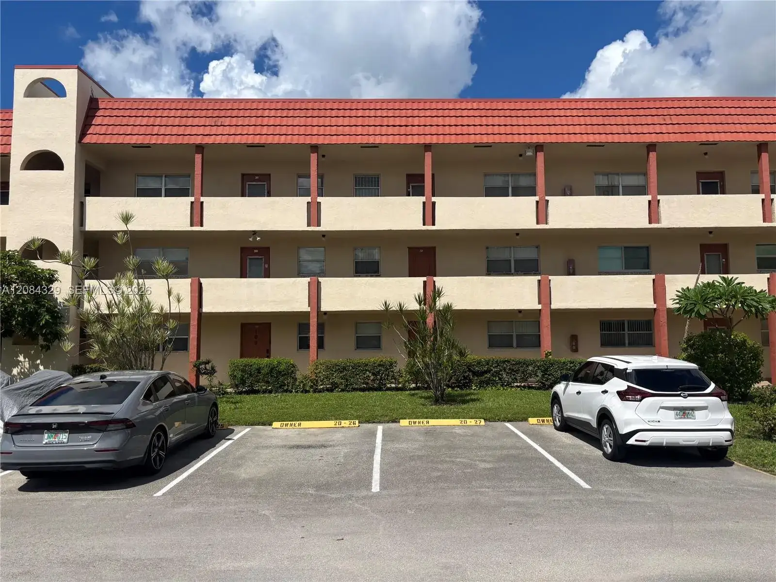 2 bedroom 2 bath Residential for sale at 3051 E Sunrise Lakes Dr # 211, Sunrise FL 33322