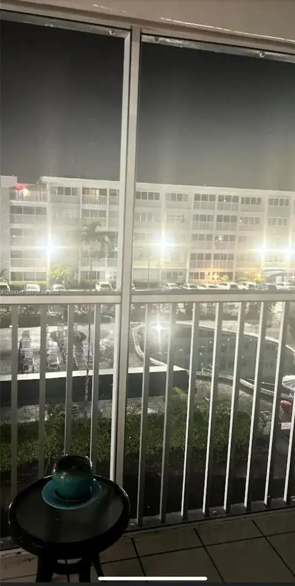 329 SE 3rd St # 405T, Hallandale Beach FL 33009