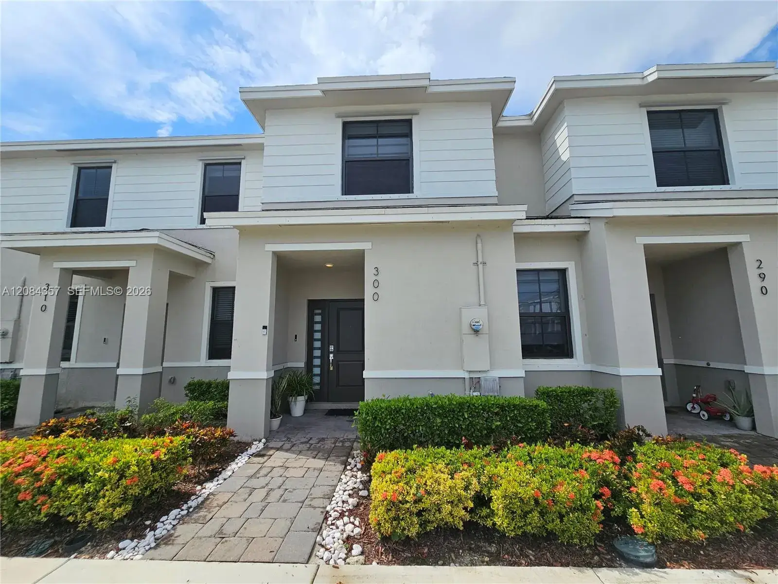 300 NE 12th St, Florida City FL 33034
