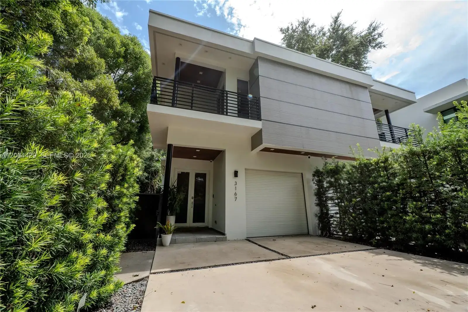 3 bedroom 4 bath Residential for sale at 3167 Gifford Ln # 3167, Miami FL 33133