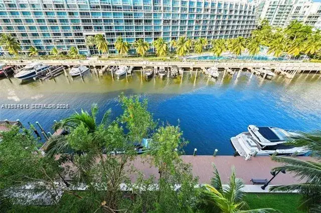 2 bedroom 2 bath Residential Lease for rent at 3001 NE 185th St # 615, Aventura FL 33180