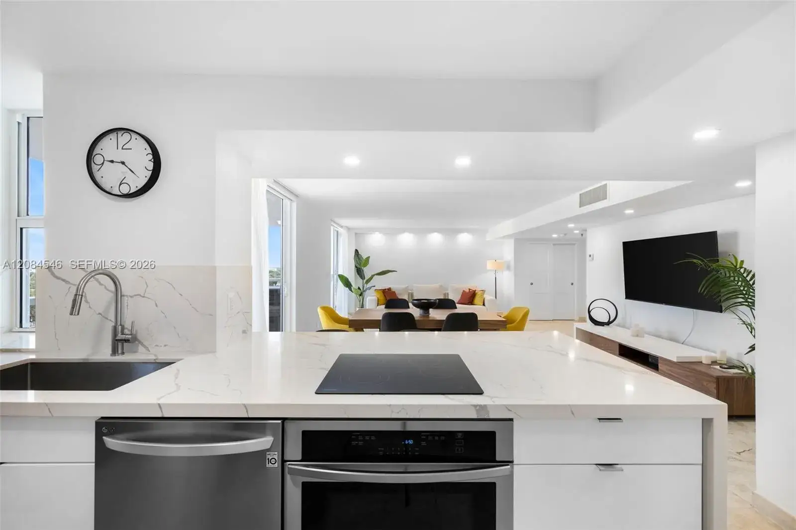 2 bedroom 2 bath Residential Lease for rent at 2401 Collins Ave # 1508, Miami Beach FL 33140