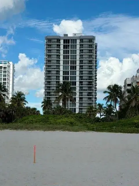 2 bedroom 2 bath Residential Lease for rent at 2401 Collins Ave # 610, Miami Beach FL 33140
