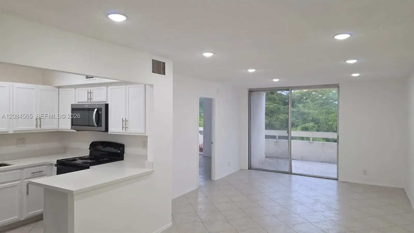 1 bedroom 1 bath Residential for sale at 2017 NW 46th Ave # A404, Lauderhill FL 33313