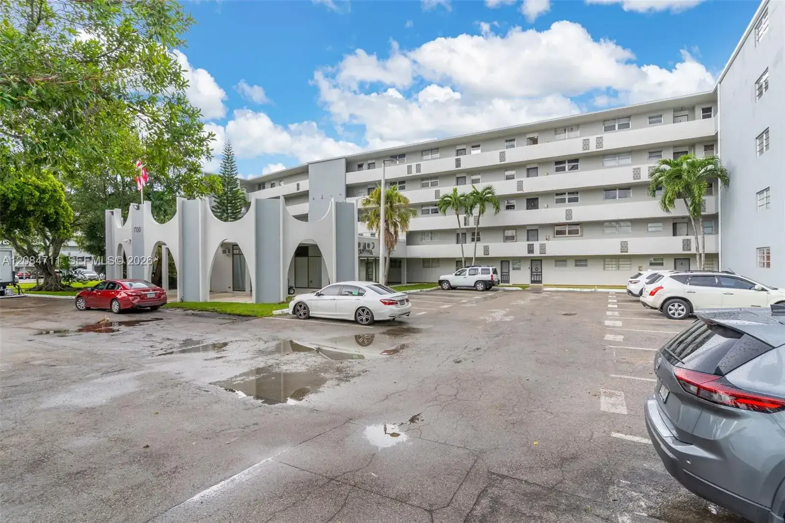 2 bedroom 1 bath Residential for sale at 1700 NE 191st St # 508, Miami FL 33179