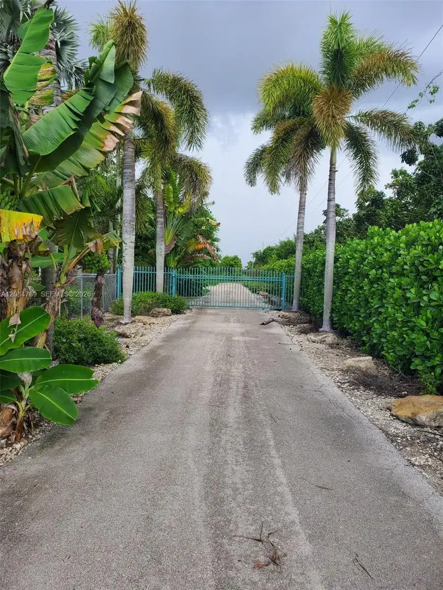 3 bedroom 1 bath Residential Lease for rent at 36490 SW 192nd Ave, Homestead FL 33034