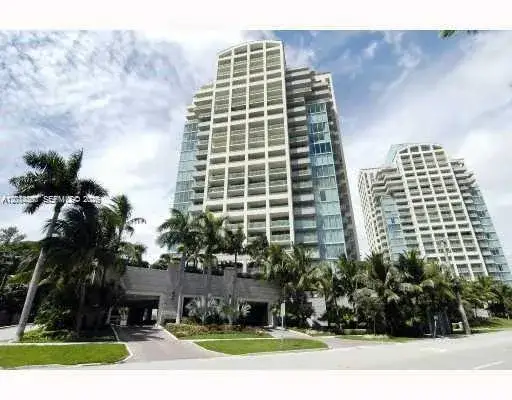 2 bedroom 2 bath Residential Lease for rent at 3400 SW 27th Ave # 806, Miami FL 33133