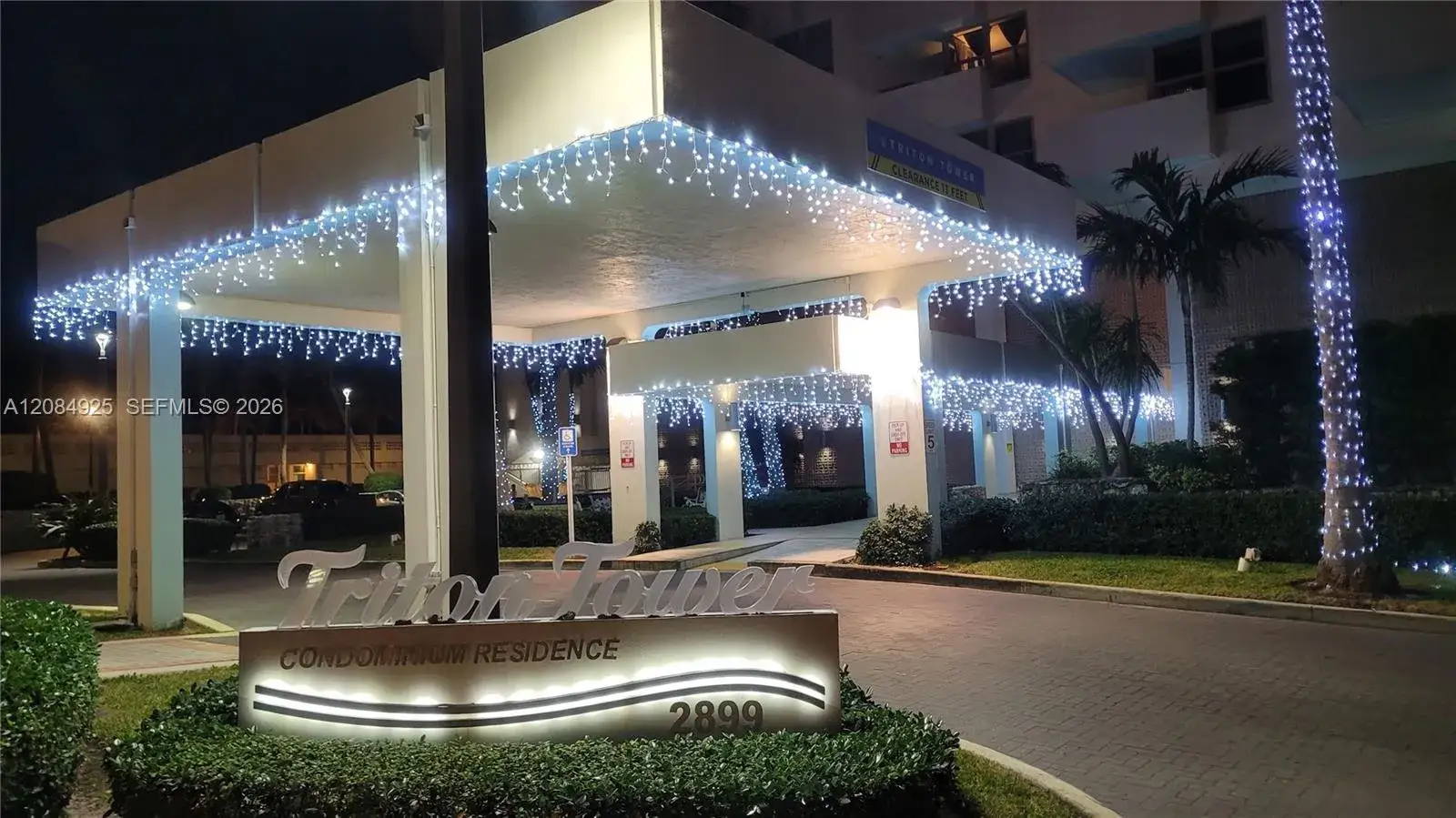1 bedroom 1 bath Residential Lease for rent at 2899 Collins Ave # 606, Miami Beach FL 33140