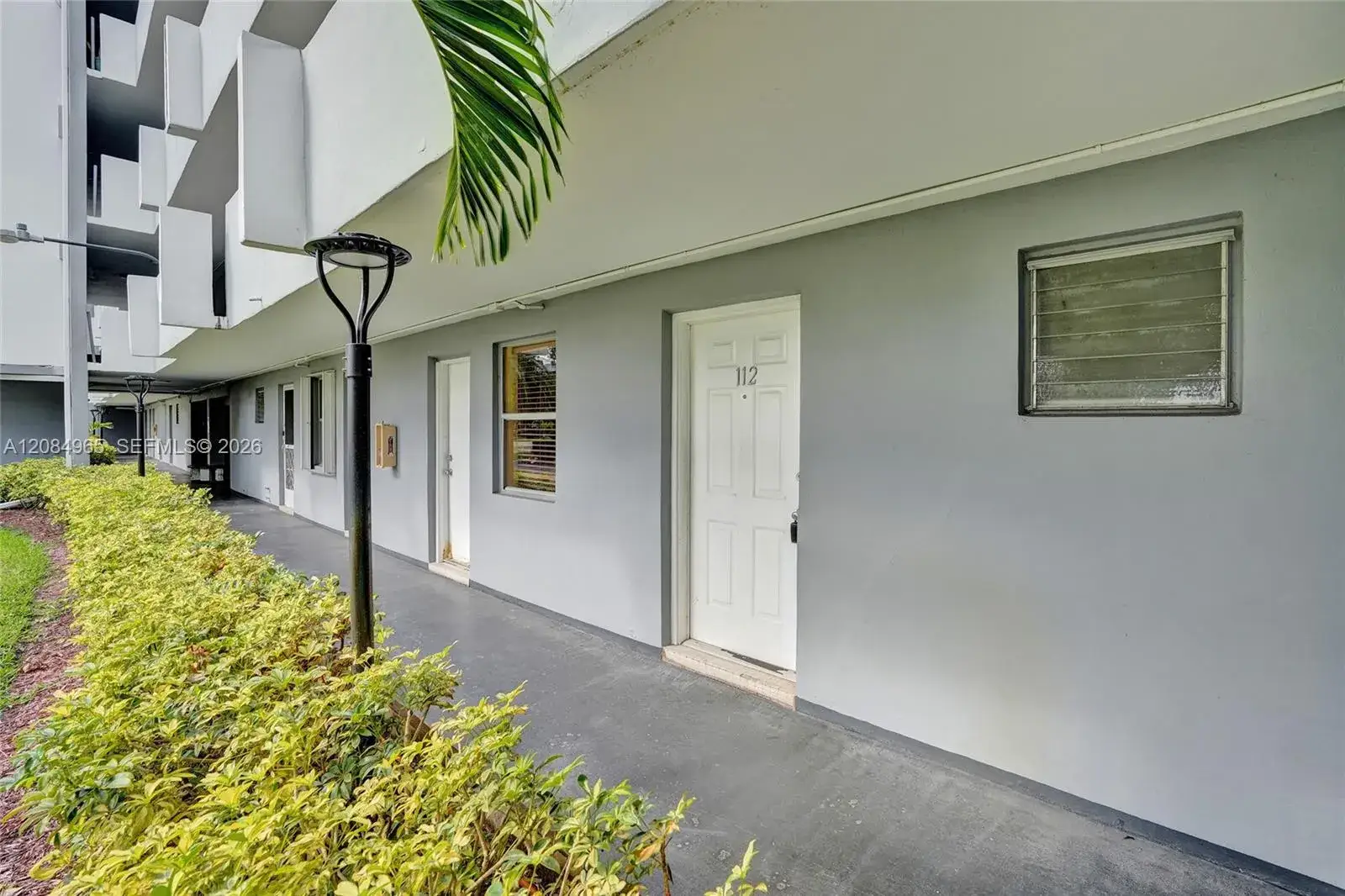 1 bedroom 1 bath Residential Lease for rent at 1601 NE 191 ST # B112, Miami FL 33179