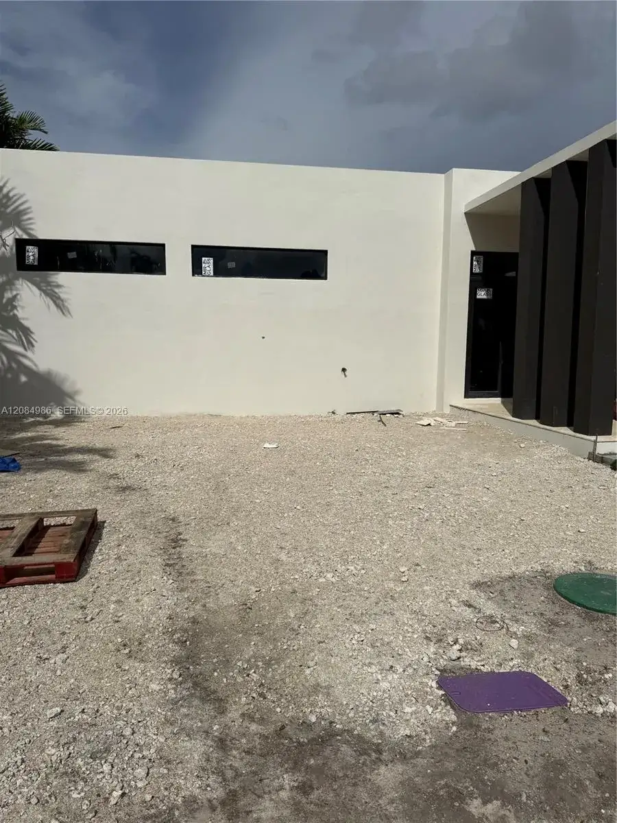 4 bedroom 4 bath Residential for sale at 2920 SW 104th Ct, Miami FL 33165