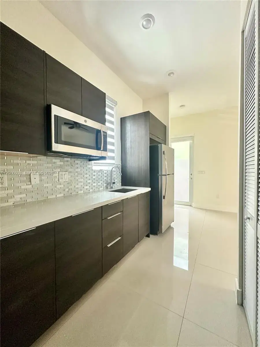 6681 NW 104 AVE, Doral FL 33178