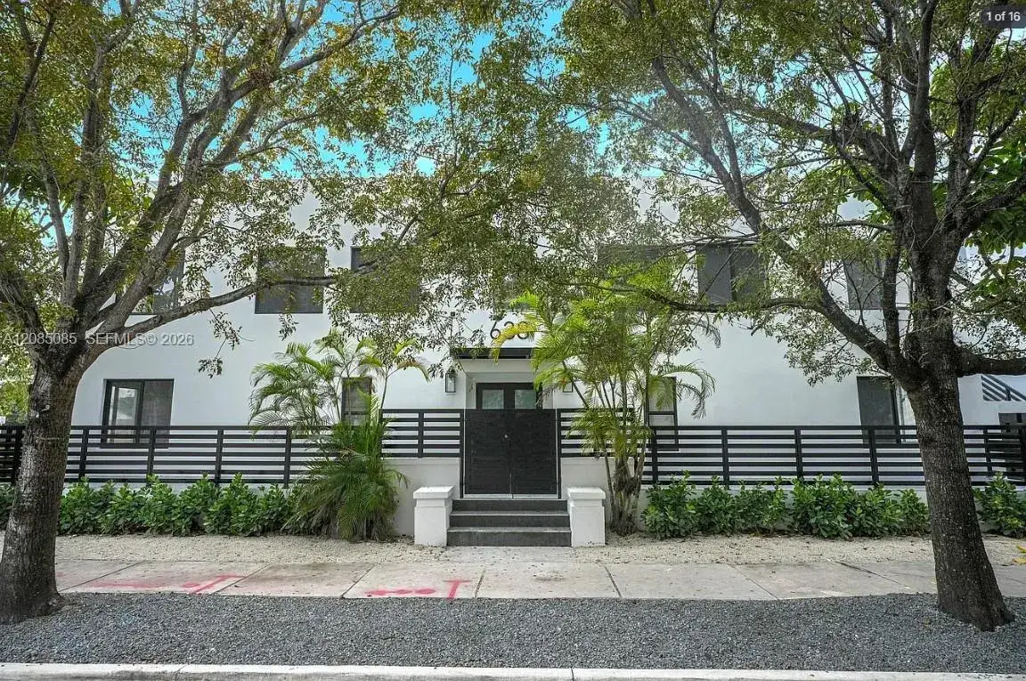2 bedroom 1 bath Residential Lease for rent at 638 SW 21st Ave # 3, Miami FL 33135