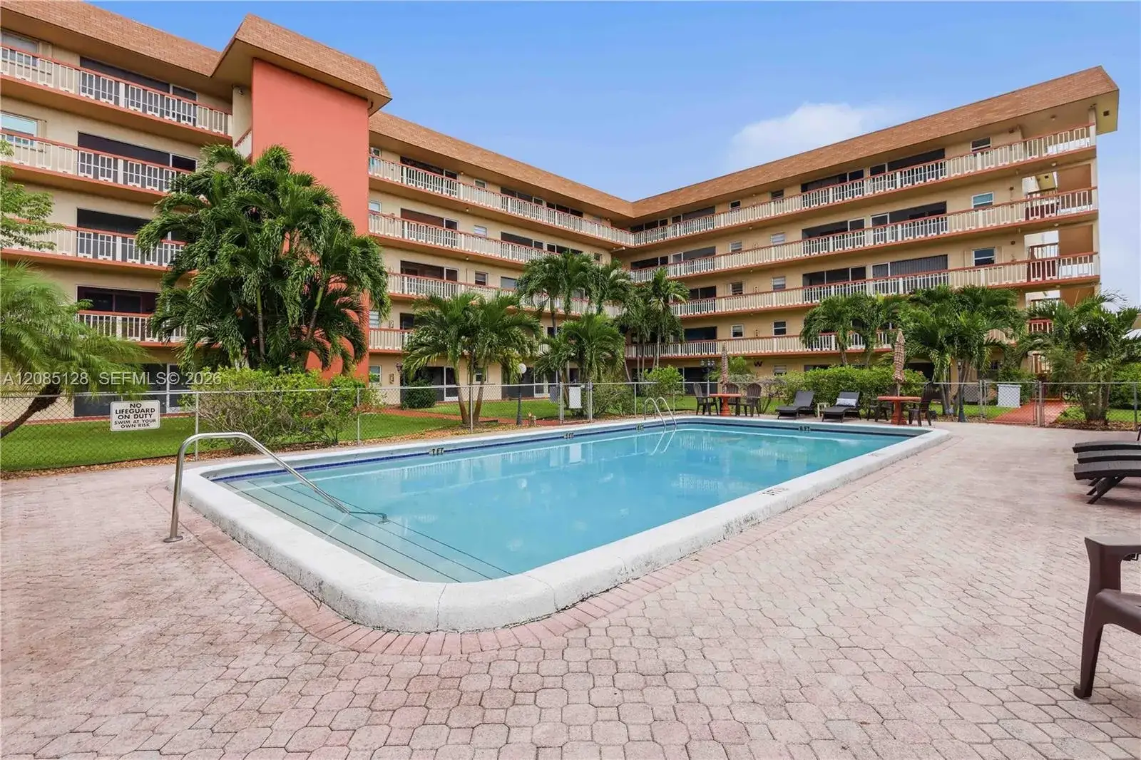 2 bedroom 2 bath Residential for sale at 5300 Washington St # W513, Hollywood FL 33021