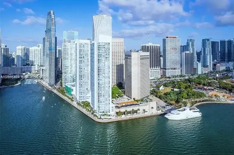 2 bedroom 2 bath Residential Lease for rent at 335 S Biscayne Blvd # 1801, Miami FL 33131