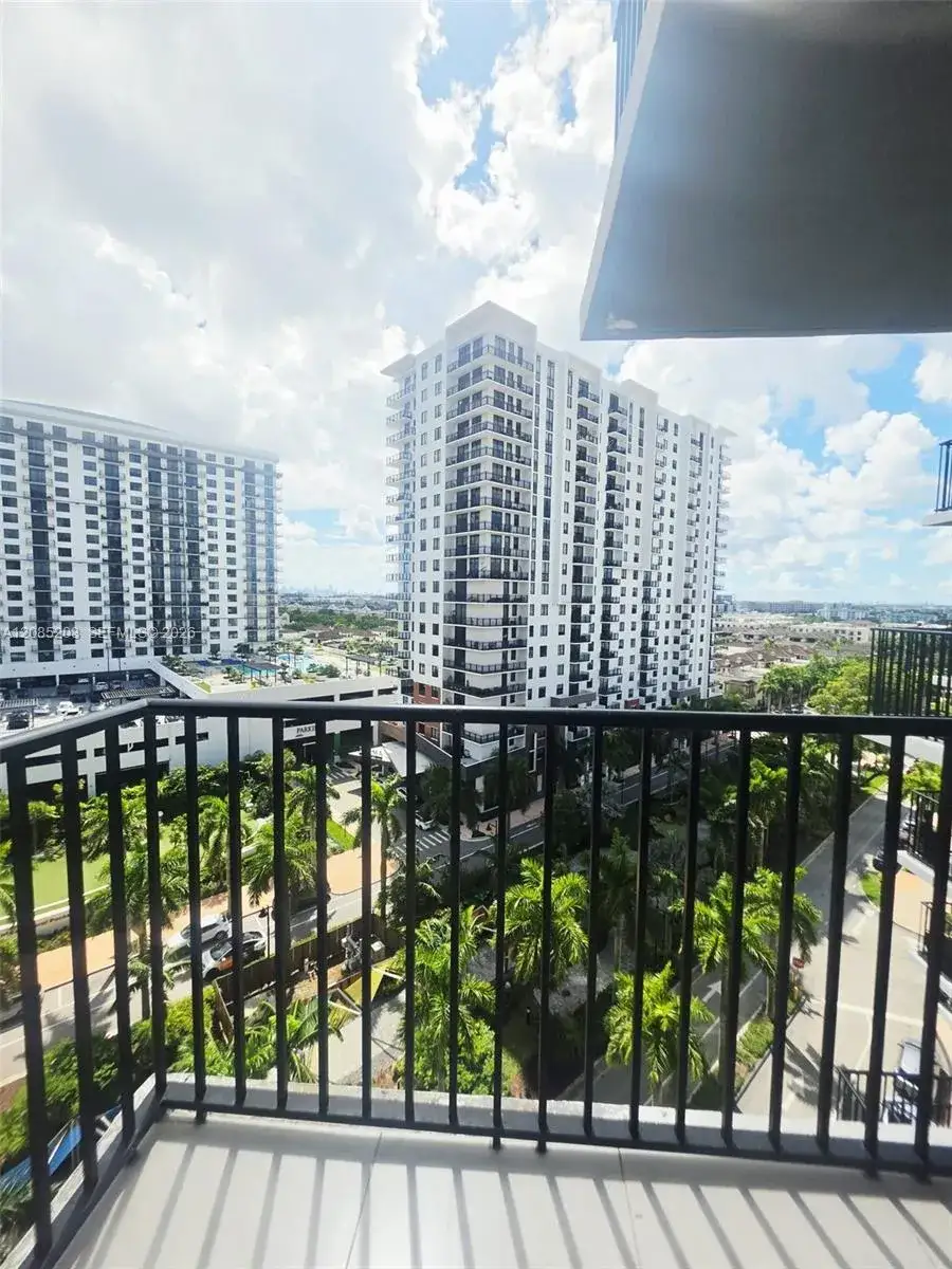 2 bedroom 2 bath Residential for sale at 5252 NW 85th Ave # 809, Doral FL 33166