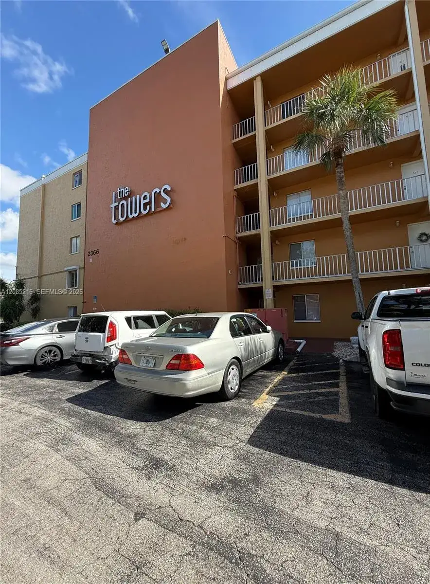 1 bedroom 1 bath Residential for sale at 2366 E Mall Dr # 308, Fort Myers FL 33901