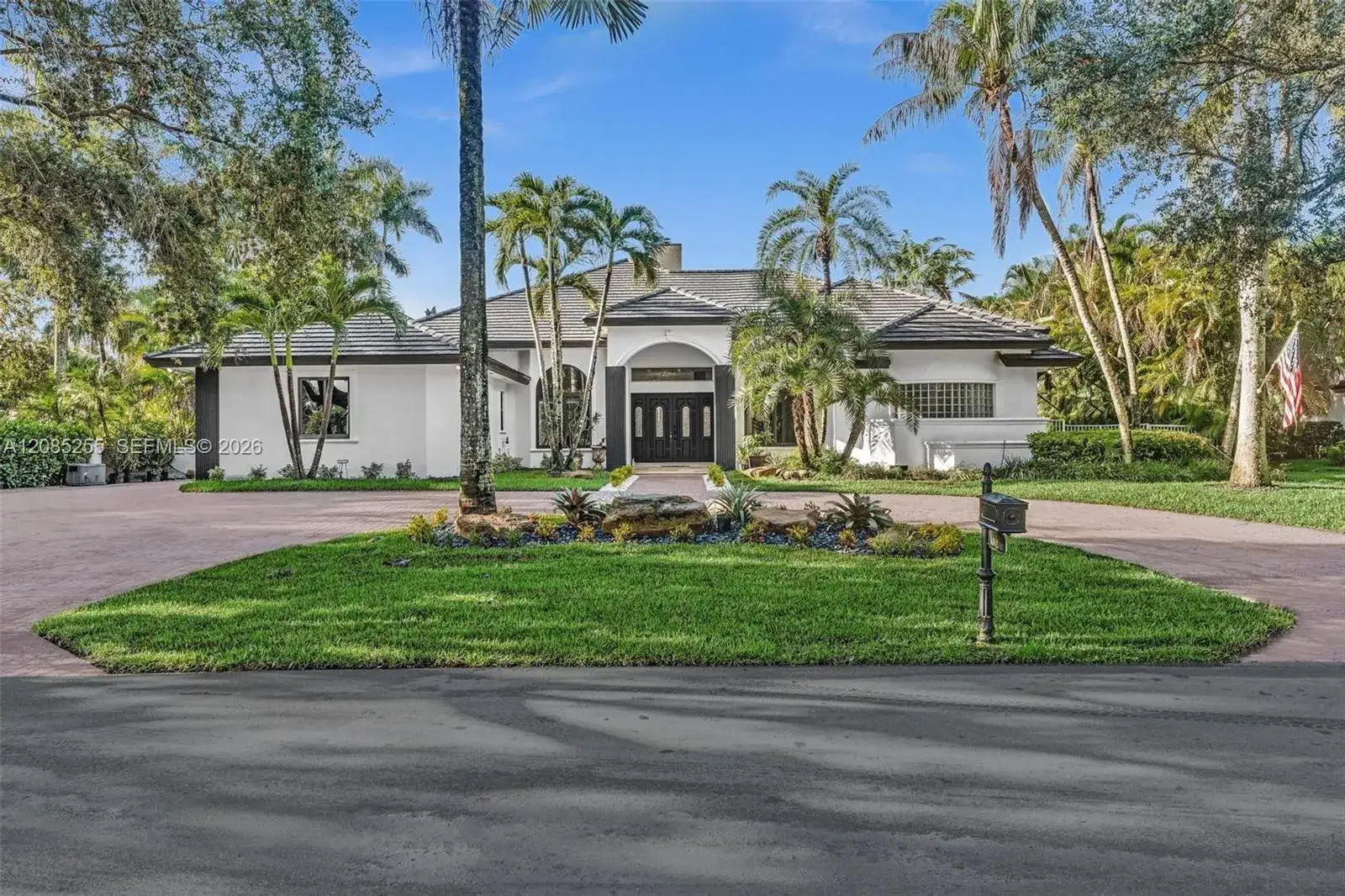 5 bedroom 4 bath Residential for sale at 11980 Piccadilly Pl, Davie FL 33325
