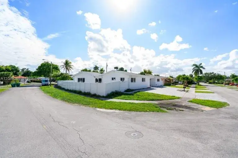 6 bedroom 4 bath Residential Lease for rent at 1950 NE 208th Ter, Miami FL 33179