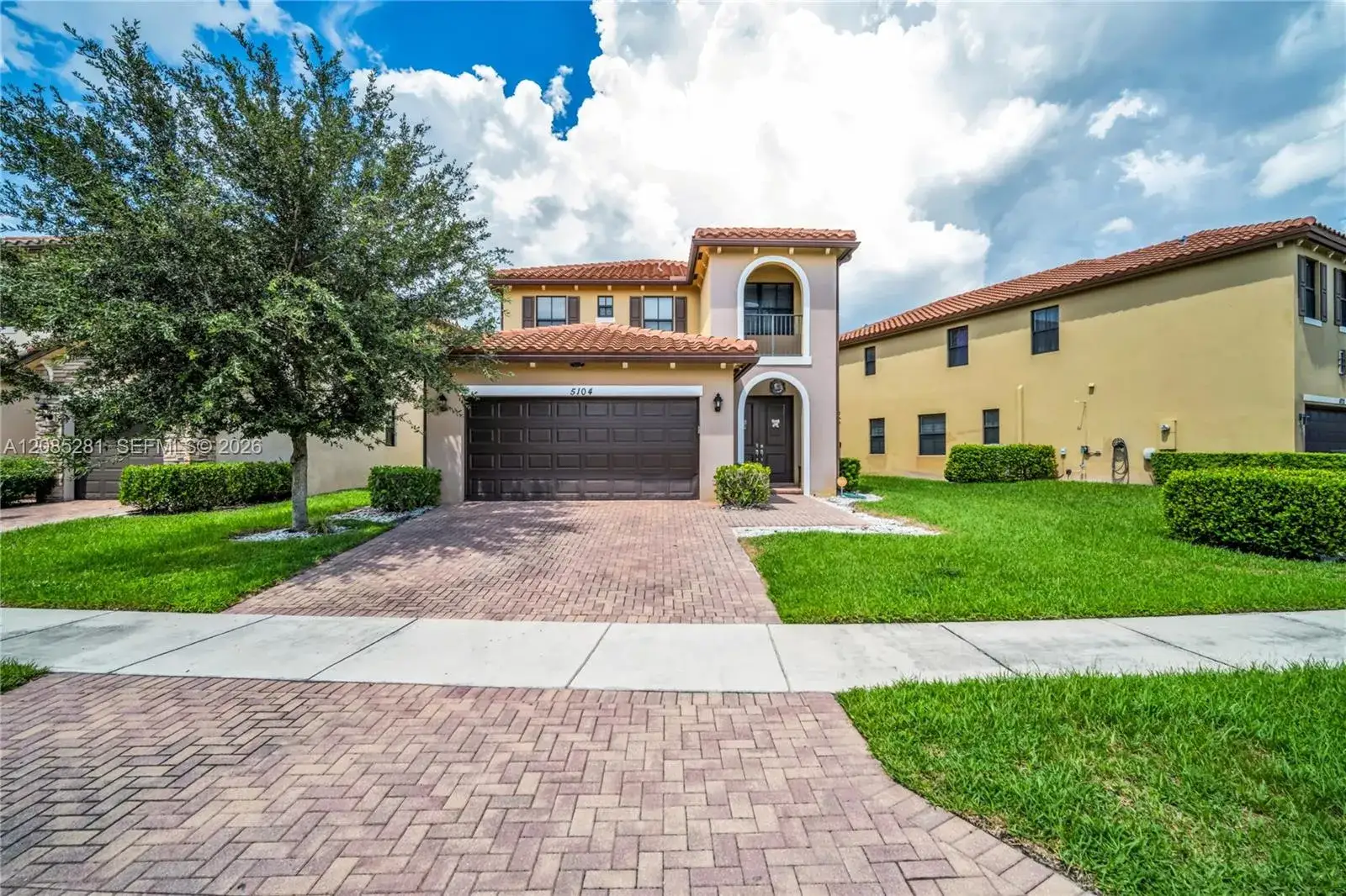 4 bedroom 4 bath Residential for sale at 5104 NW 47th St, Tamarac FL 33319