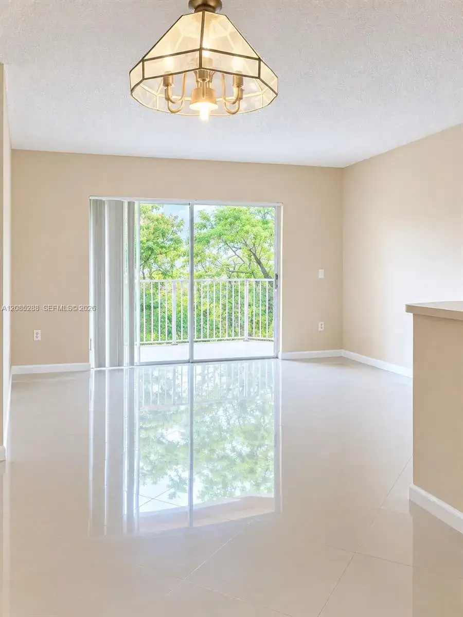 2 bedroom 2 bath Residential for sale at 6976 SW 39th St # G205, Davie FL 33314
