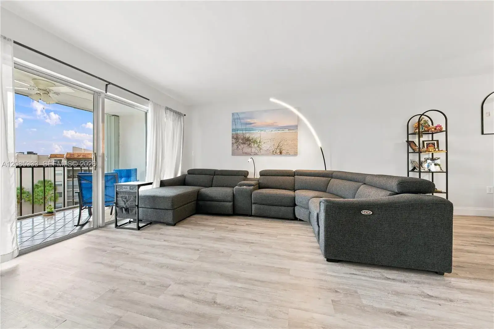 2 bedroom 2 bath Residential for sale at 3930 Inverrary Blvd # D, Lauderhill FL 33319