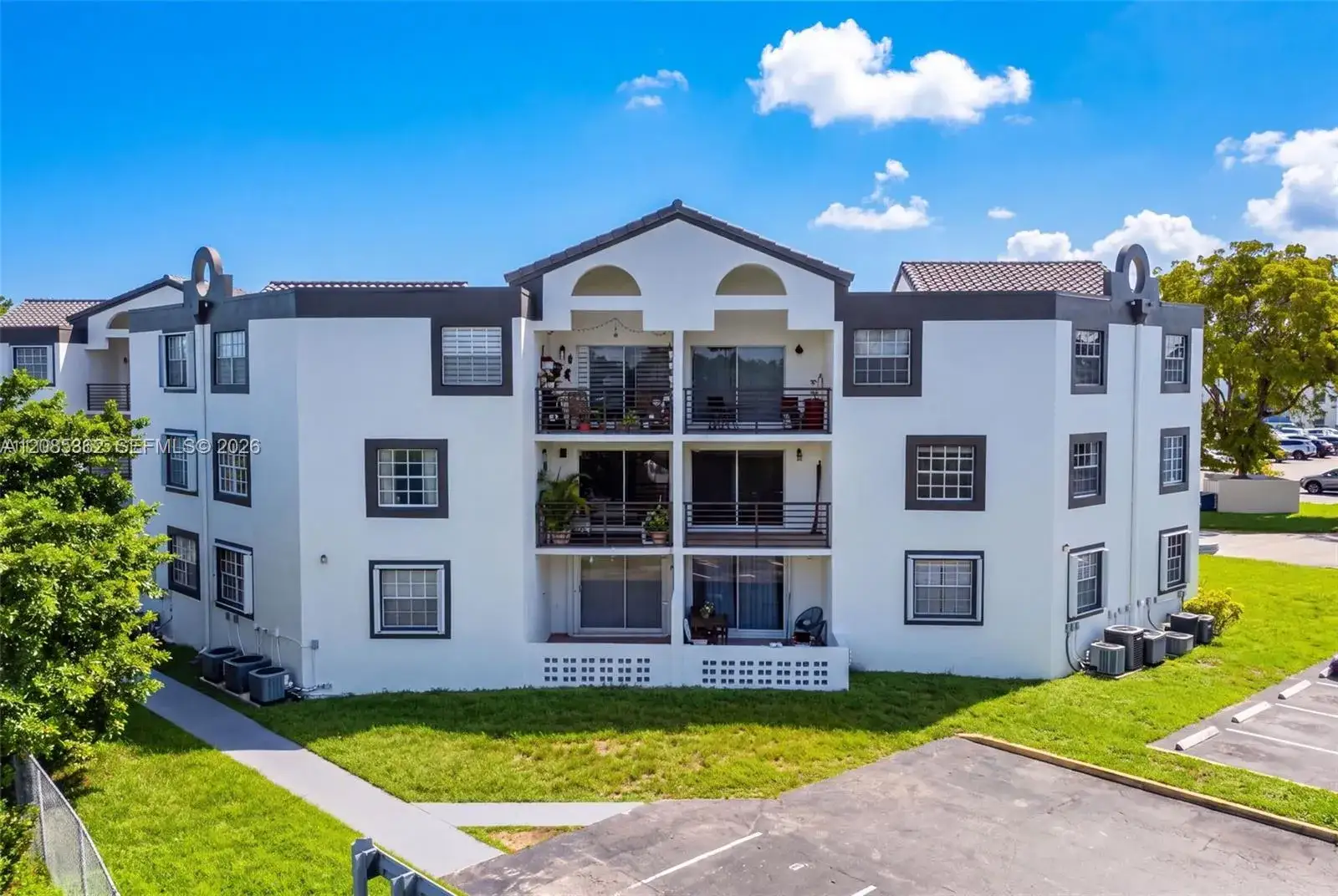 2 bedroom 2 bath Residential for sale at 9735 Fontainebleau Blvd # G303, Miami FL 33172