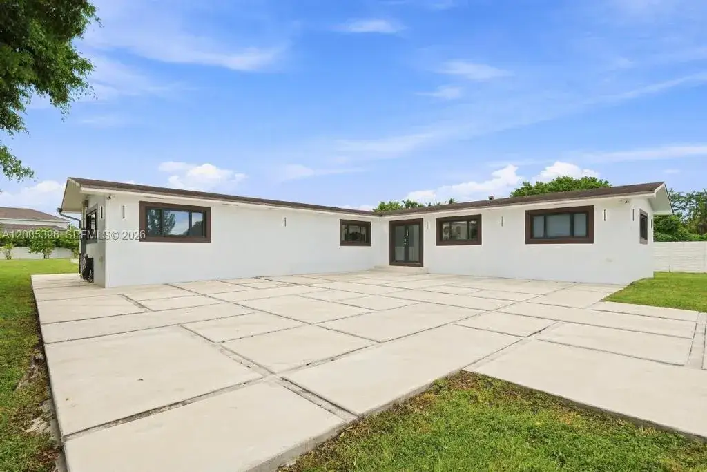 100 NW 120th Ave, Miami FL 33182