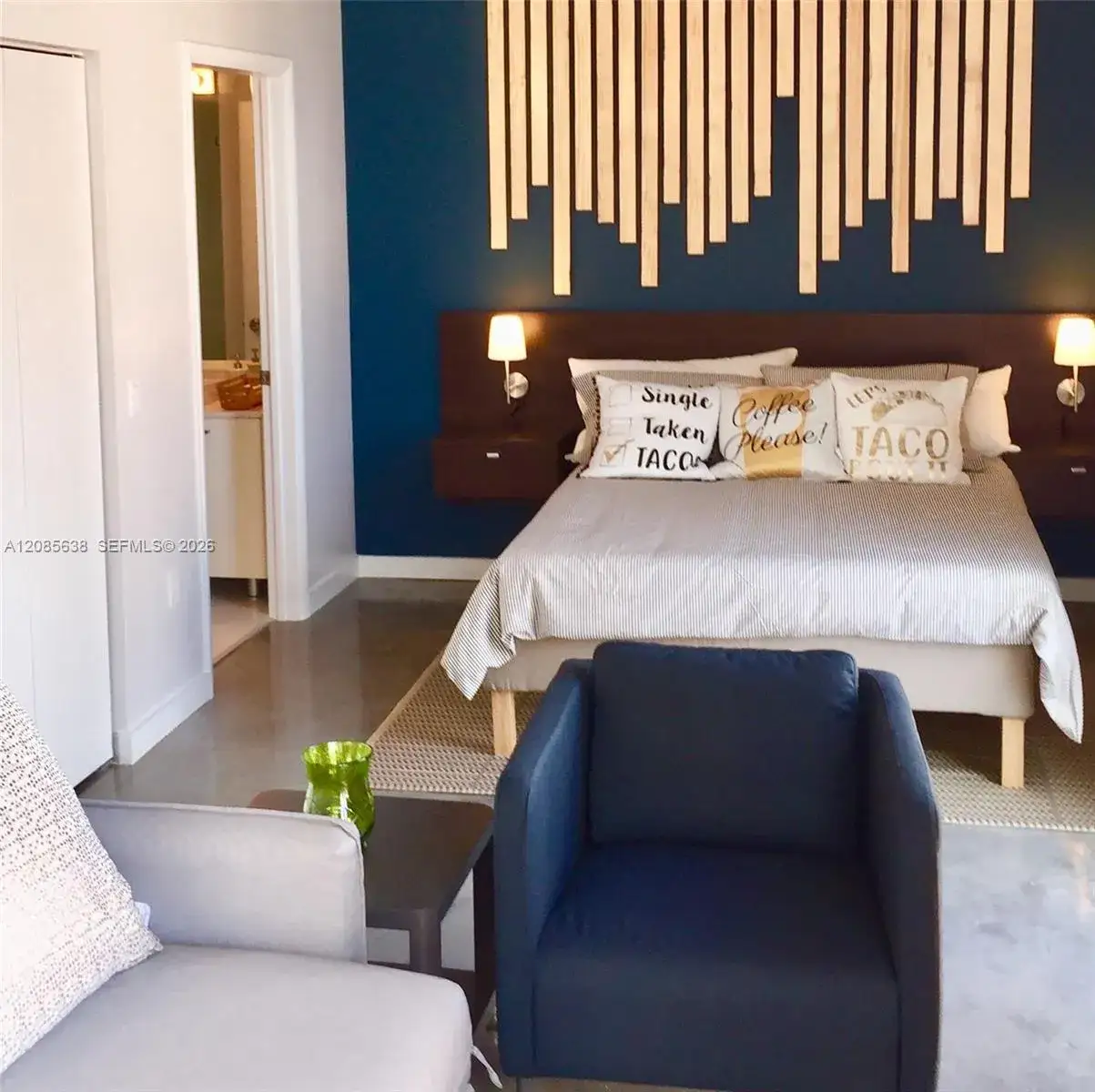 1 bedroom 1 bath Residential Lease for rent at 151 SE 1st St # 1104, Miami FL 33131