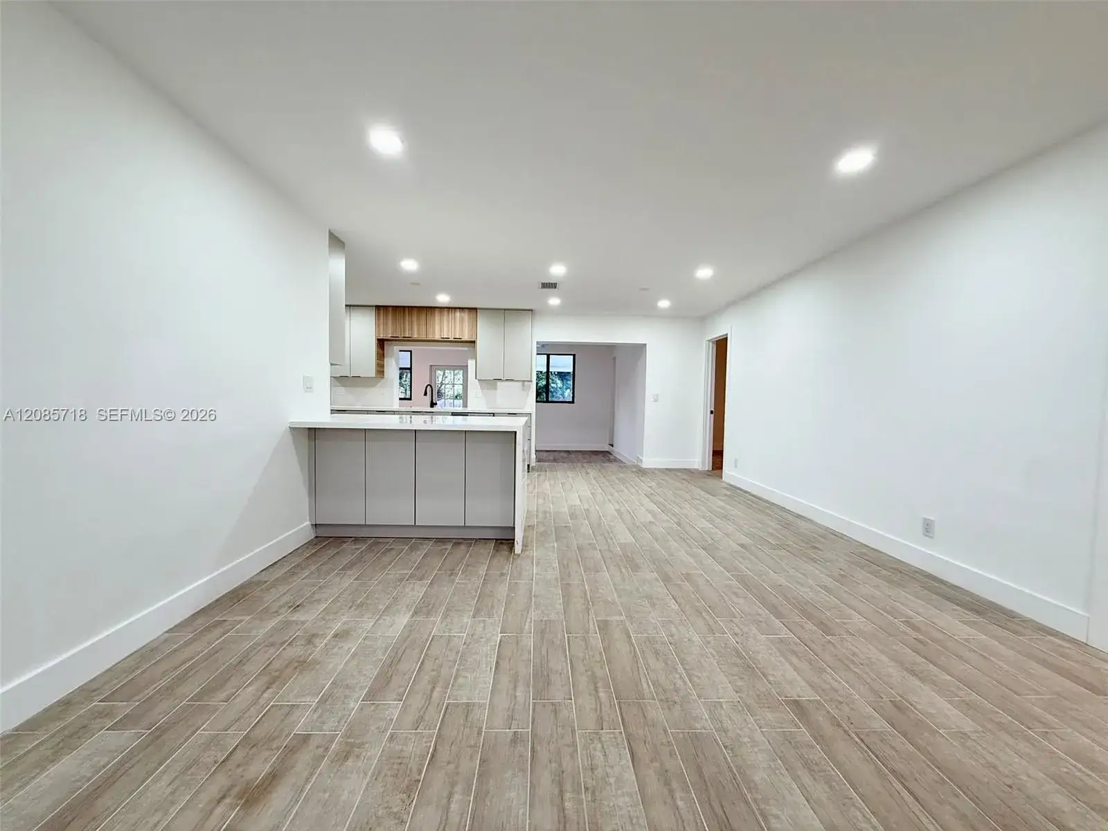2201 N 54th Ave, Hollywood FL 33021