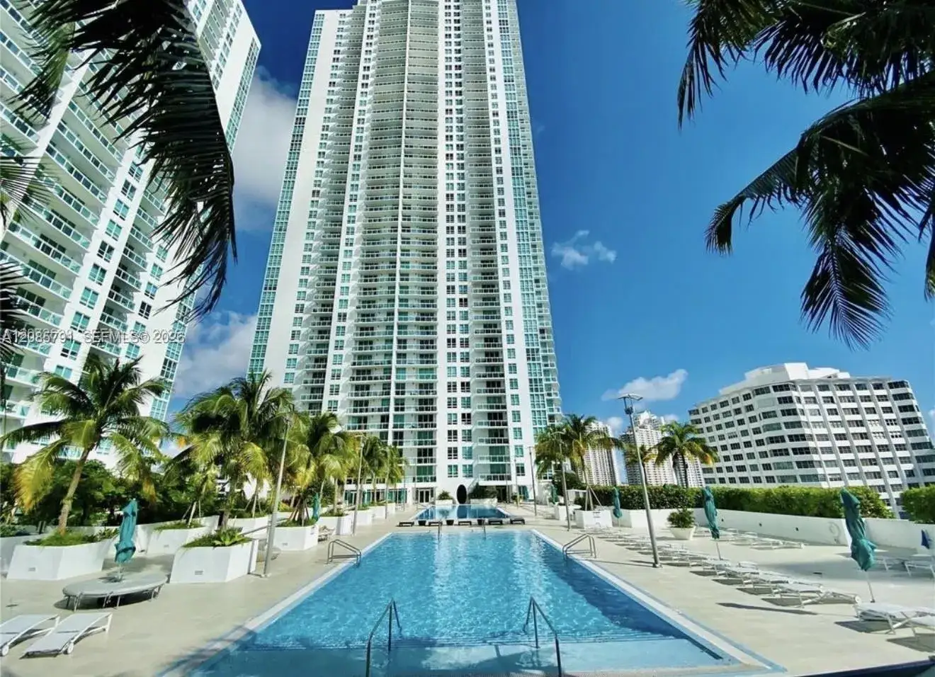 1 bedroom 1 bath Residential Lease for rent at 950 Brickell Bay Dr # 3909, Miami FL 33131