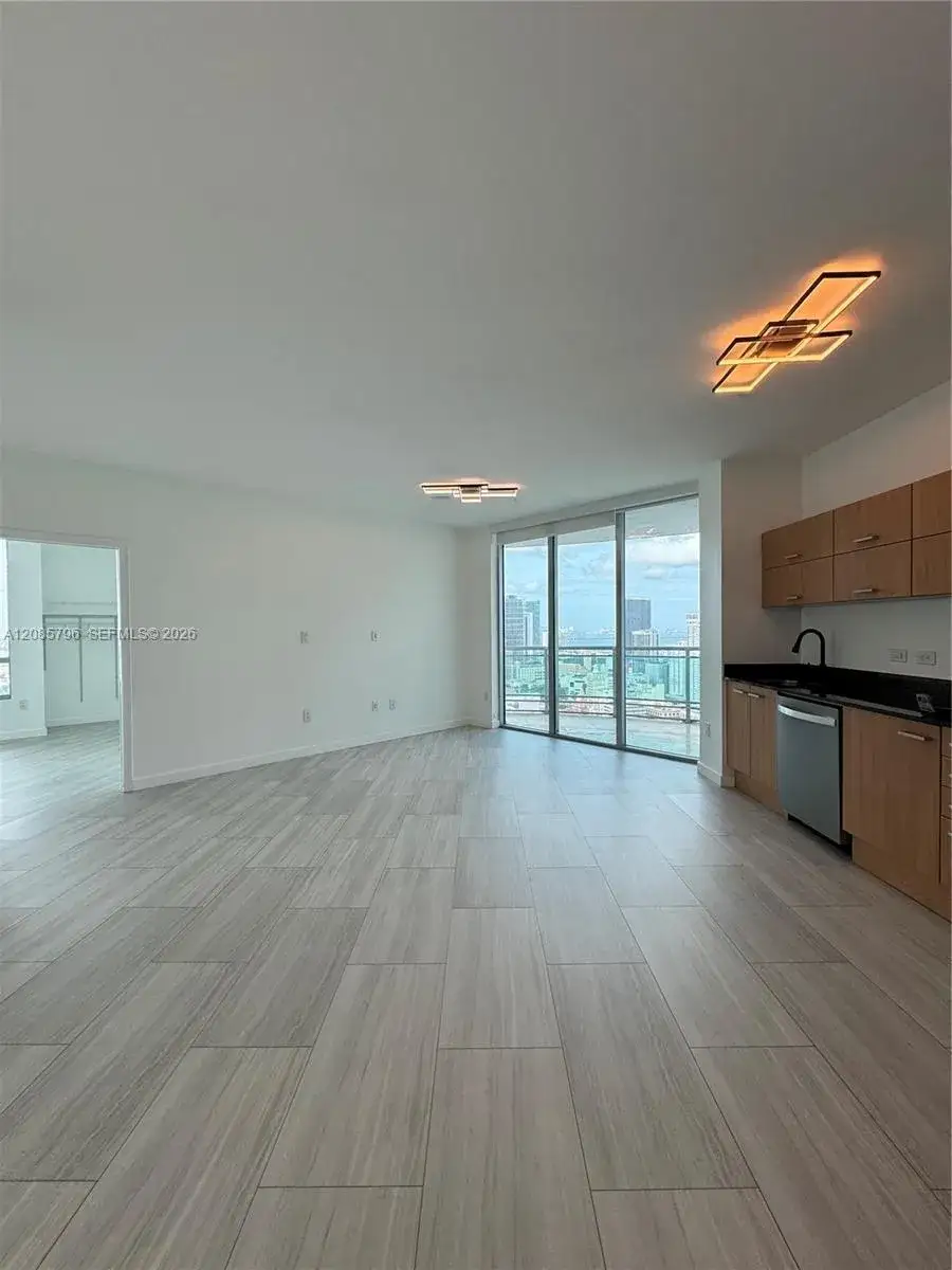 2 bedroom 2 bath Residential Lease for rent at 350 S Miami Ave # 3913, Miami FL 33130