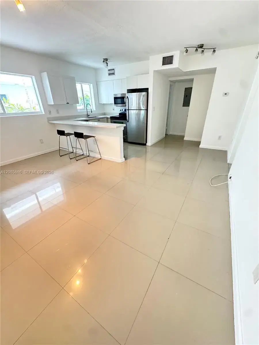 1 bedroom 1 bath Residential Lease for rent at 8035 Crespi Blvd # 2, Miami Beach FL 33141