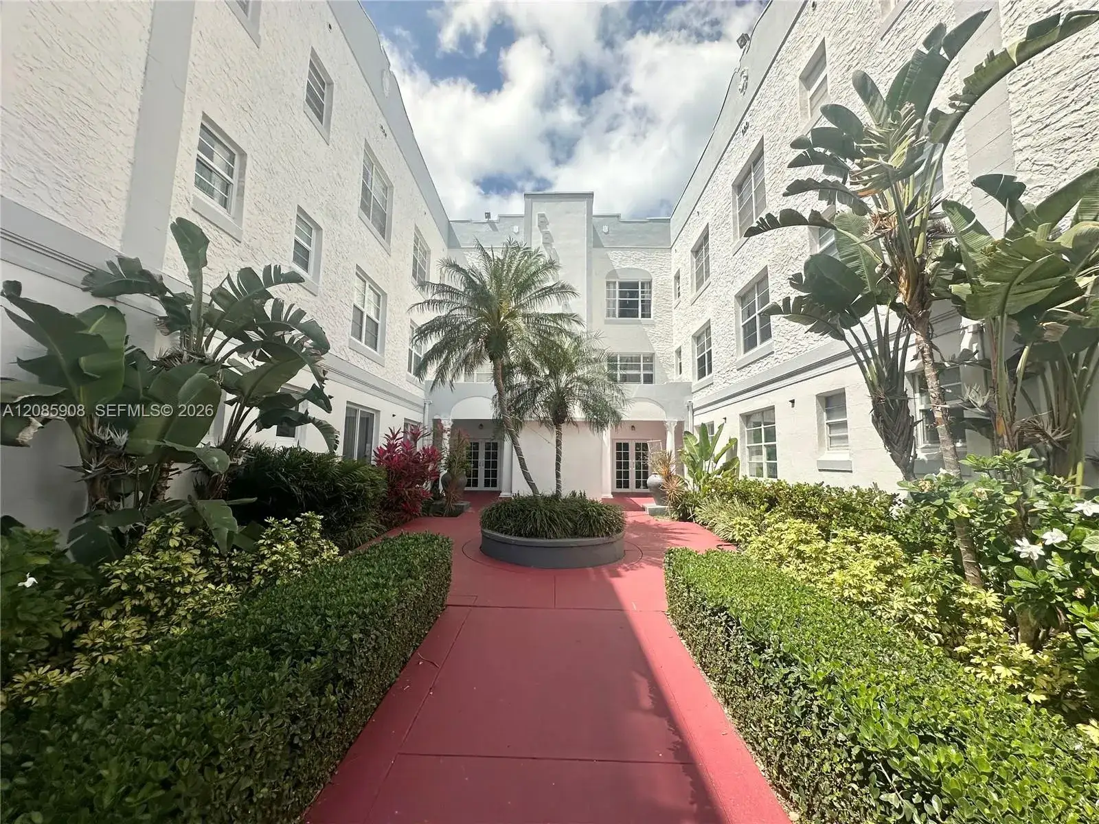 1 bedroom 1 bath Residential Lease for rent at 1200 Euclid Ave # 204, Miami Beach FL 33139