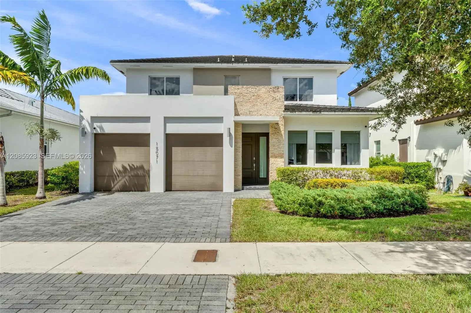 6 bedroom 3 bath Residential for sale at 15071 SW 176th St, Miami FL 33187