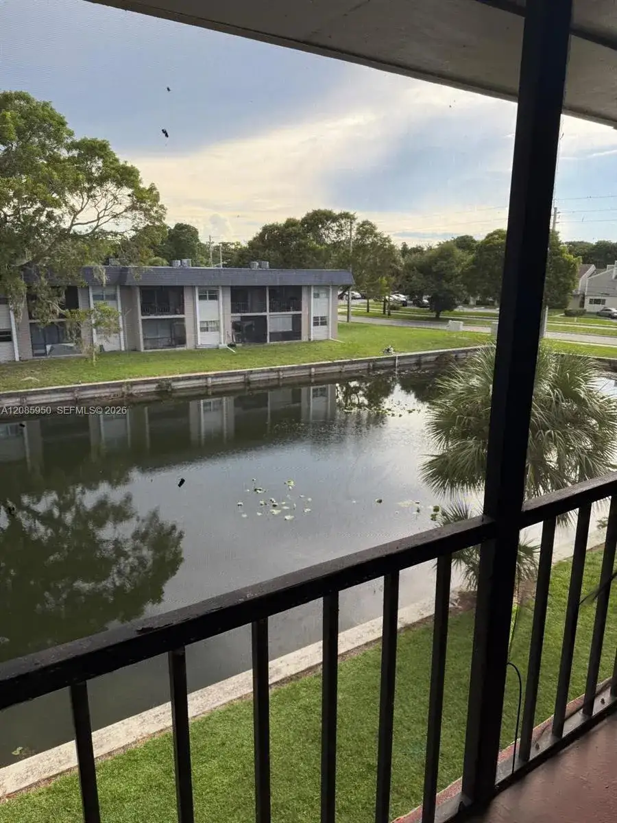 8040 N Colony Cir N # 304, Tamarac FL 33321