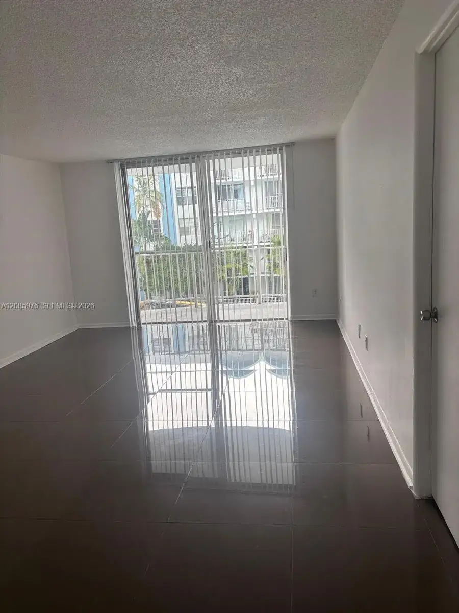 1 bedroom 1 bath Residential Lease for rent at 486 NW 165th St Rd # 308, Miami FL 33169