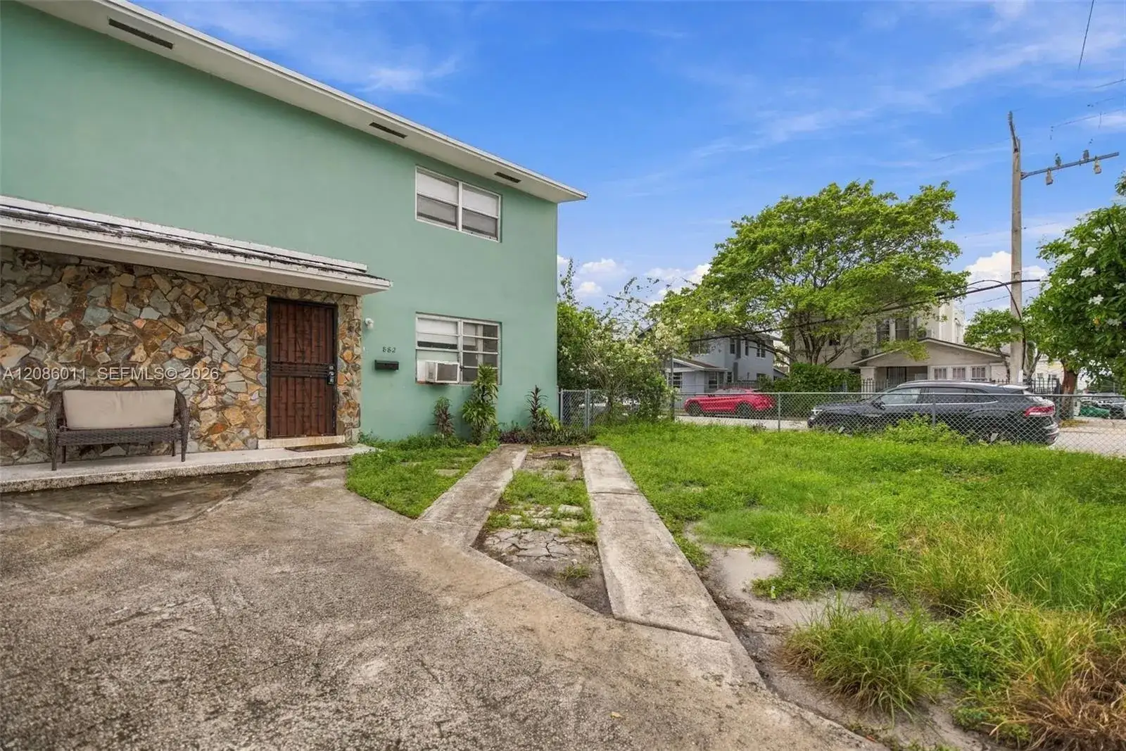 2 bedroom 1 bath Residential Lease for rent at 882 NW 2nd St, Miami FL 33128