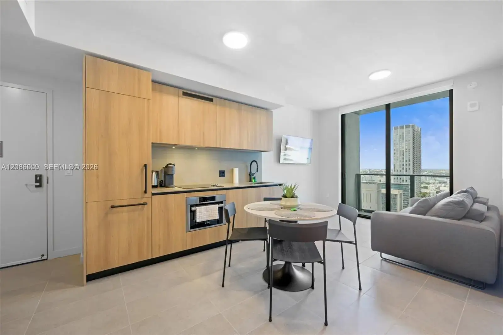 1 bedroom 1 bath Residential Lease for rent at 121 NE 5th St # 3006, Miami FL 33132