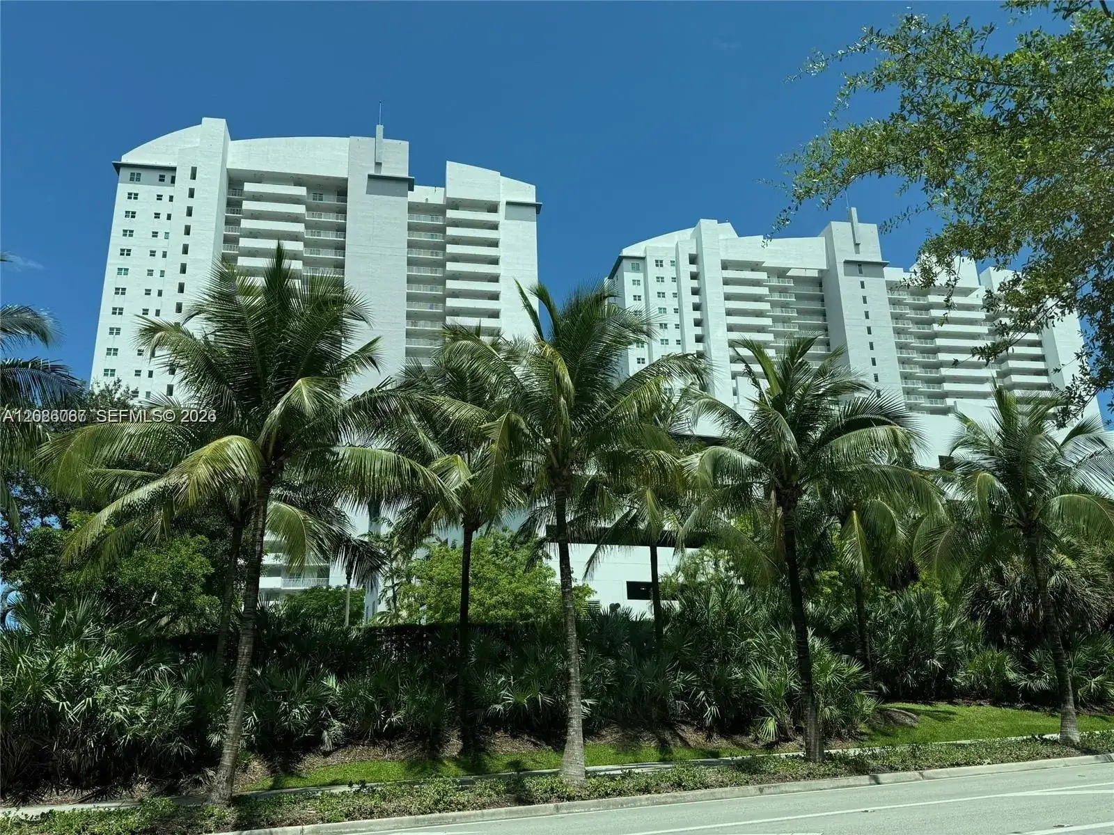 2 bedroom 2 bath Residential for sale at 15051 Royal Oaks Ln # 701, North Miami FL 33181