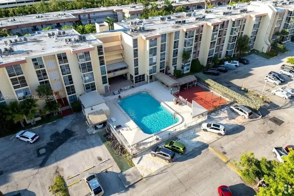 1 bedroom 1 bath Residential for sale at 200 172nd St # 504, Sunny Isles Beach FL 33160