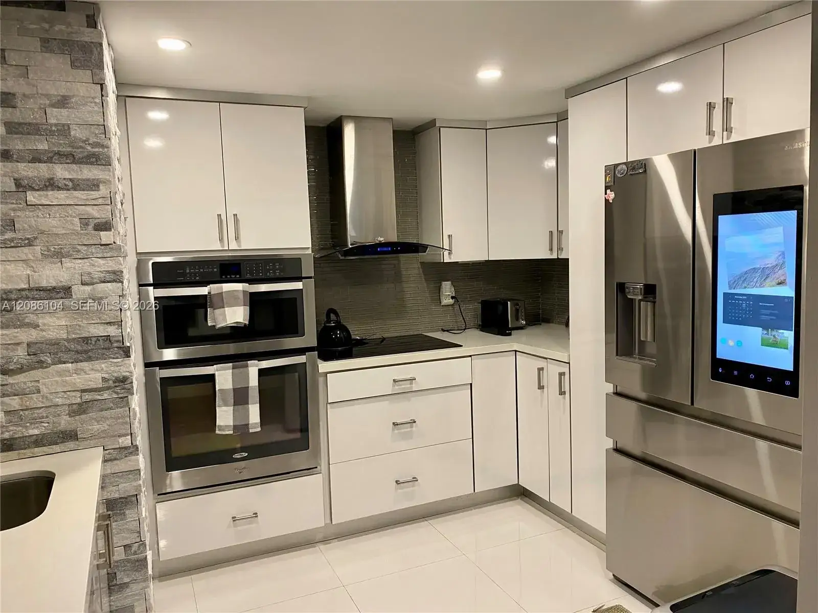 1 bedroom 1 bath Residential Lease for rent at 555 NE 15th St # 12J, Miami FL 33132