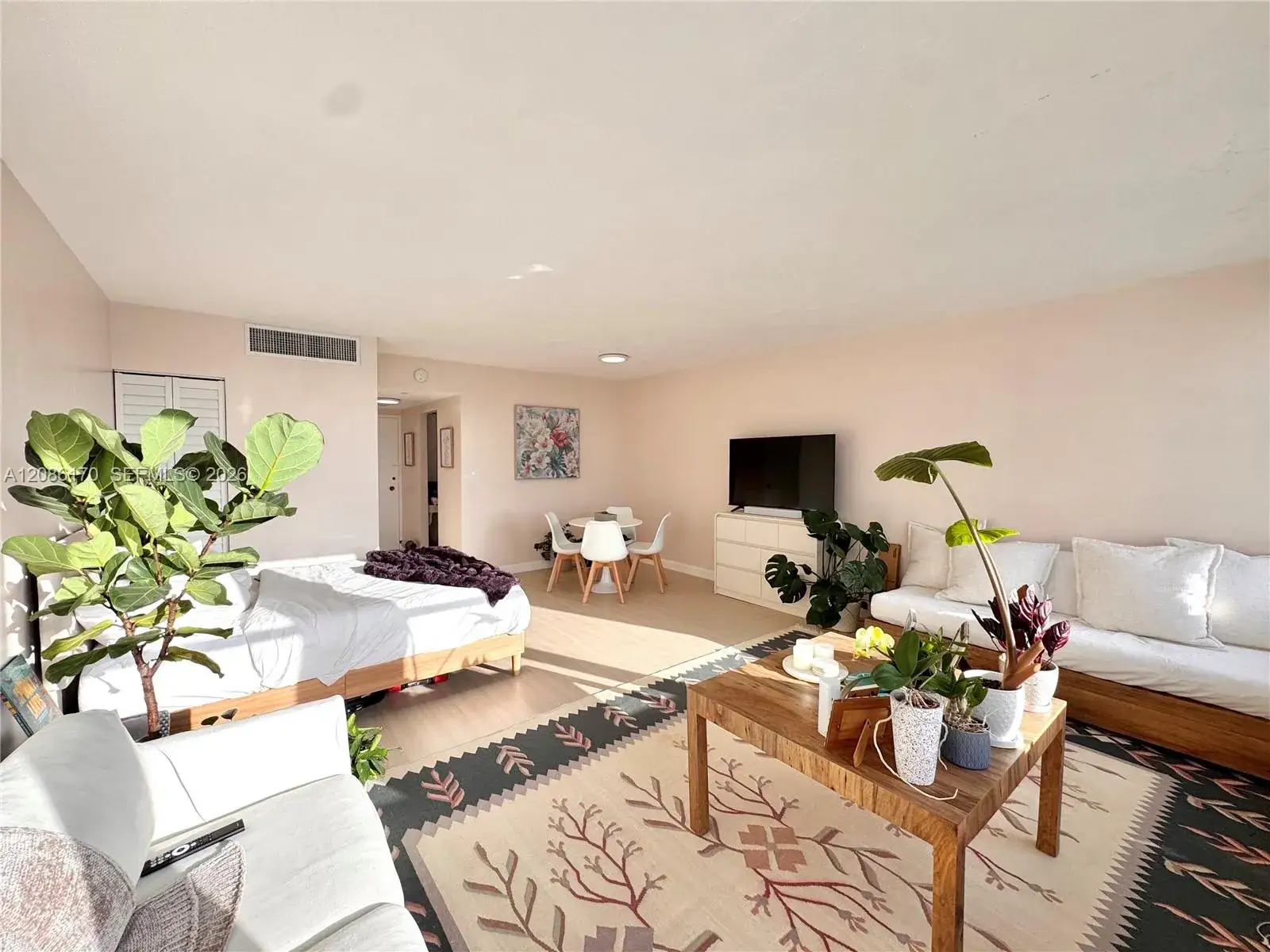 1 bath Residential Lease for rent at 2899 Collins Ave # 550, Miami Beach FL 33140