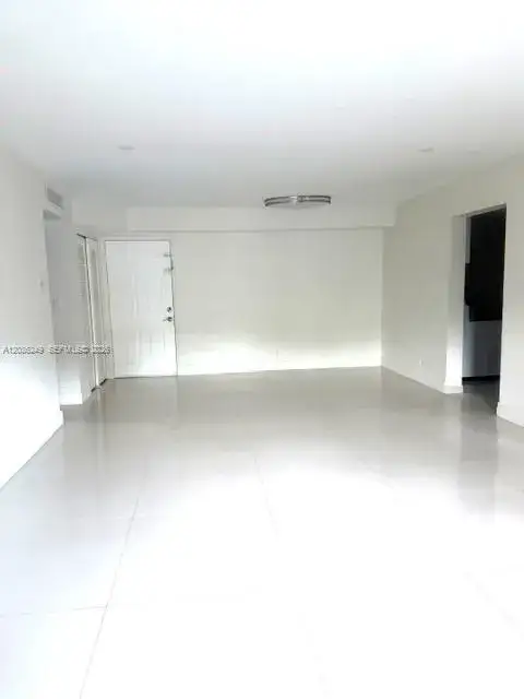 3 bedroom 2 bath Residential Lease for rent at 18111 NW 68th Ave # I105, Hialeah FL 33015