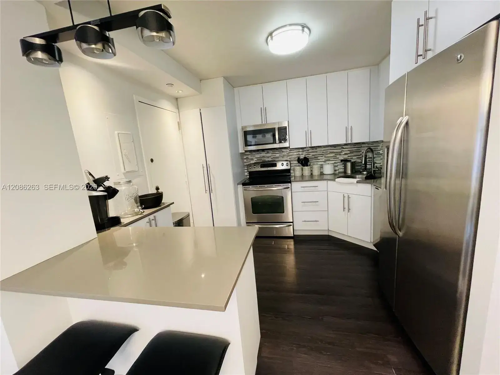1 bedroom 1 bath Residential Lease for rent at 2333 Brickell Ave # 409, Miami FL 33129