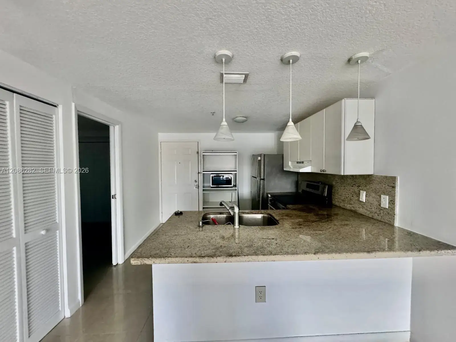 2 bedroom 1 bath Residential Lease for rent at 218 SW 8th Ave # 303, Miami FL 33130
