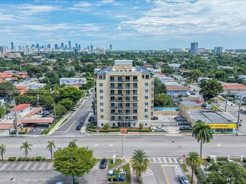 1 bedroom 1 bath Residential for sale at 2501 SW Douglas Rd # 202, Miami FL 33133