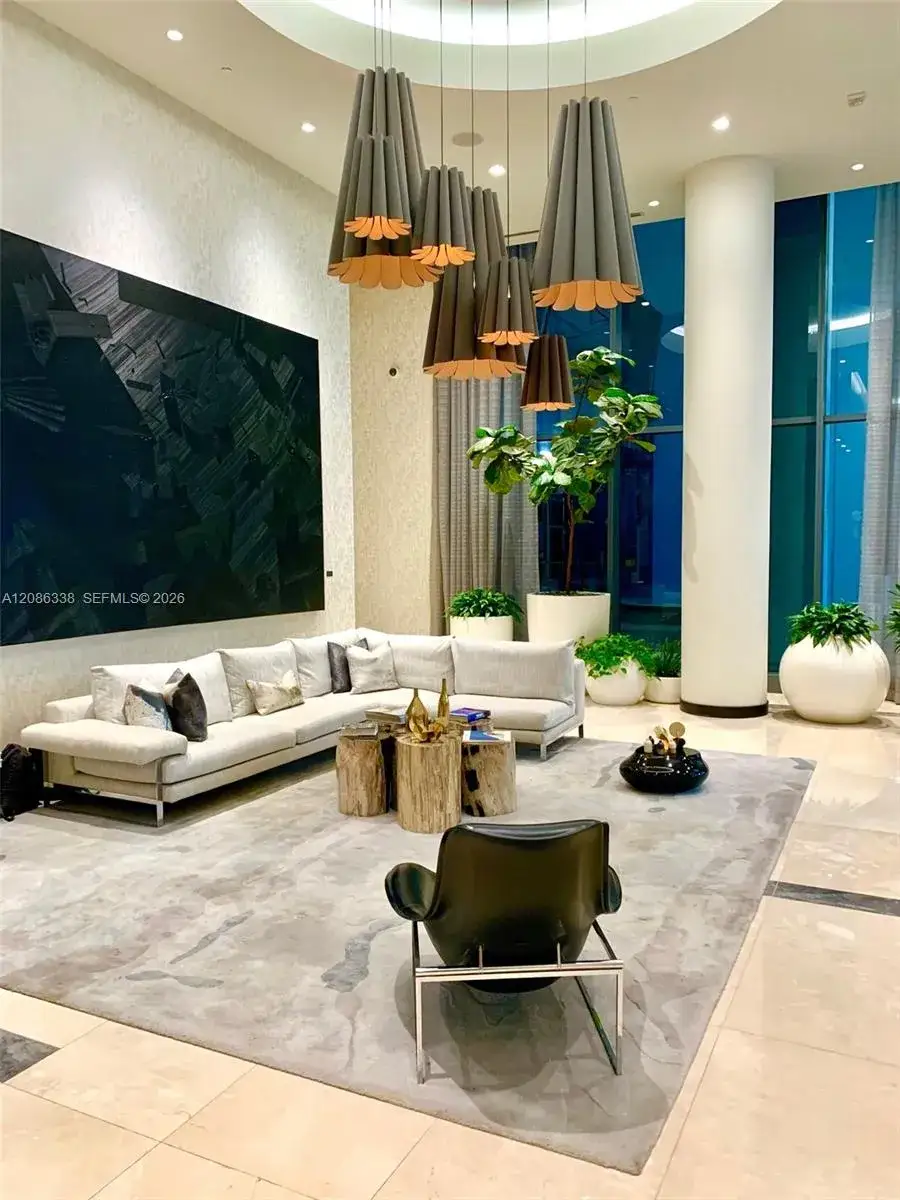 1 bedroom 1 bath Residential Lease for rent at 55 SW 9th St # 1707, Miami FL 33130