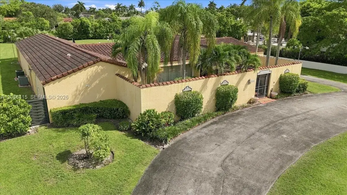 6 bedroom 5 bath Residential for sale at 9805 SW 64th St, Miami FL 33173