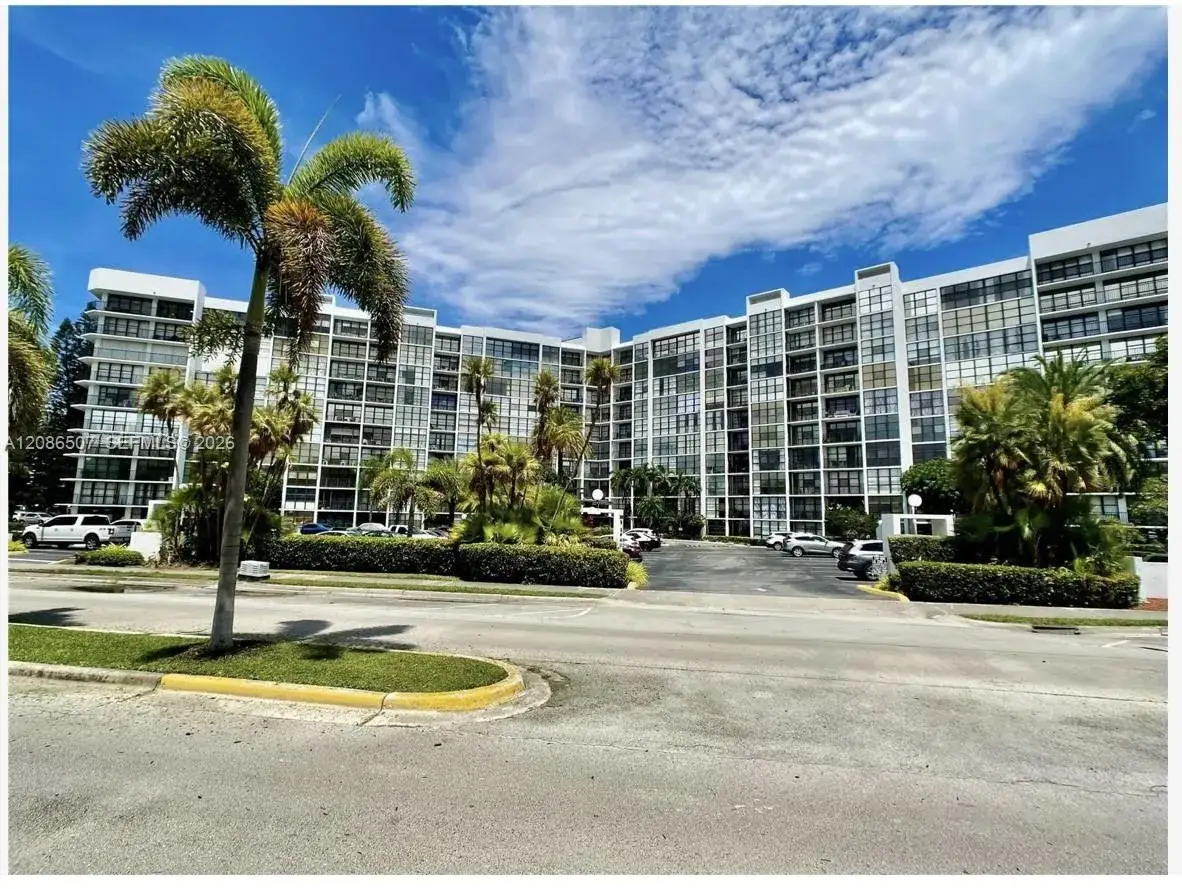 2 bedroom 1 bath Residential Lease for rent at 800 Parkview Dr # 106, Hallandale Beach FL 33009