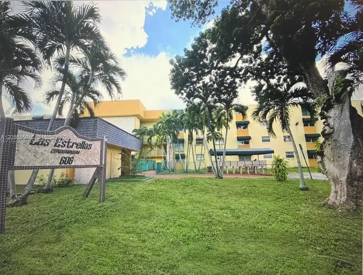 2 bedroom 1 bath Residential Lease for rent at 606 W 81st St # 405, Hialeah FL 33014